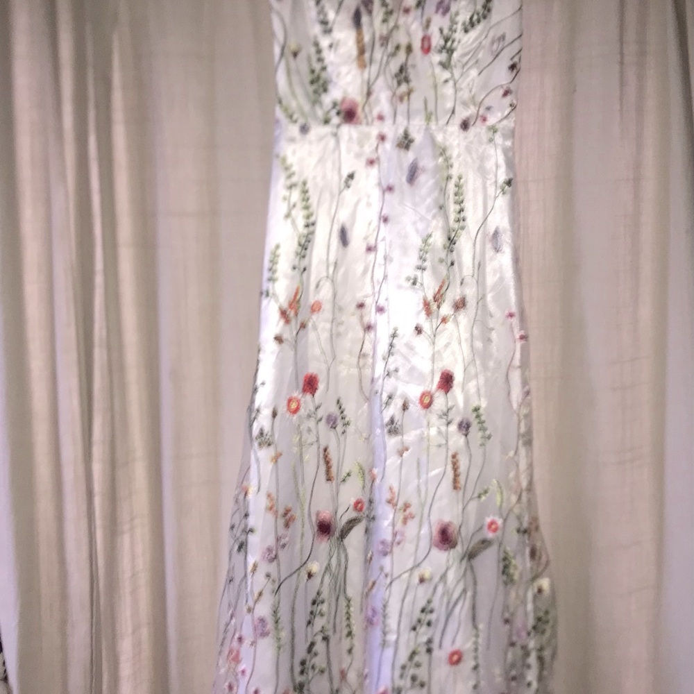 This beautiful and unique gown has a flower diva essence.